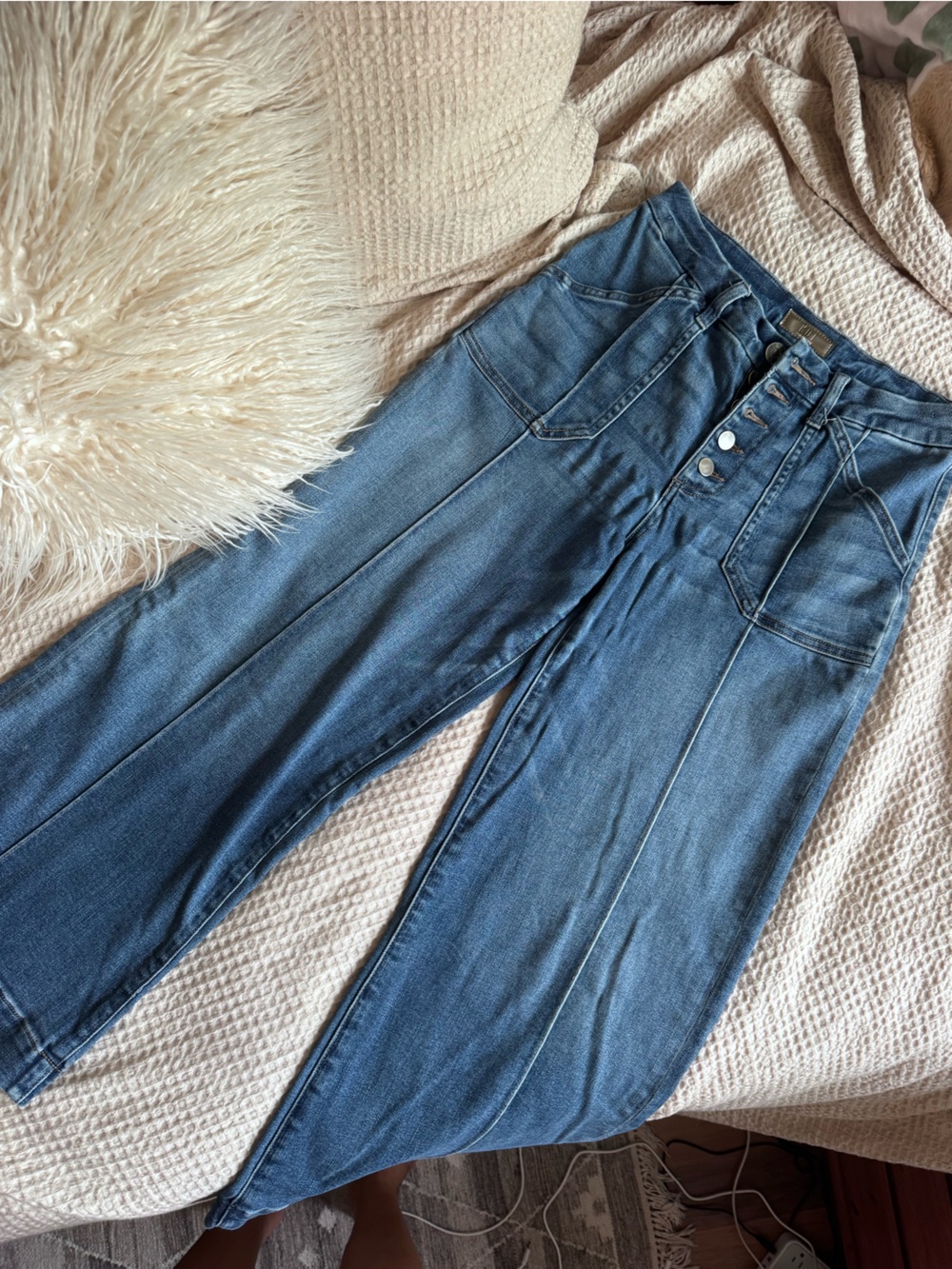 Kut from the Kloth Vintage-Style High Rise Wide Leg Jeans - Medium Blue